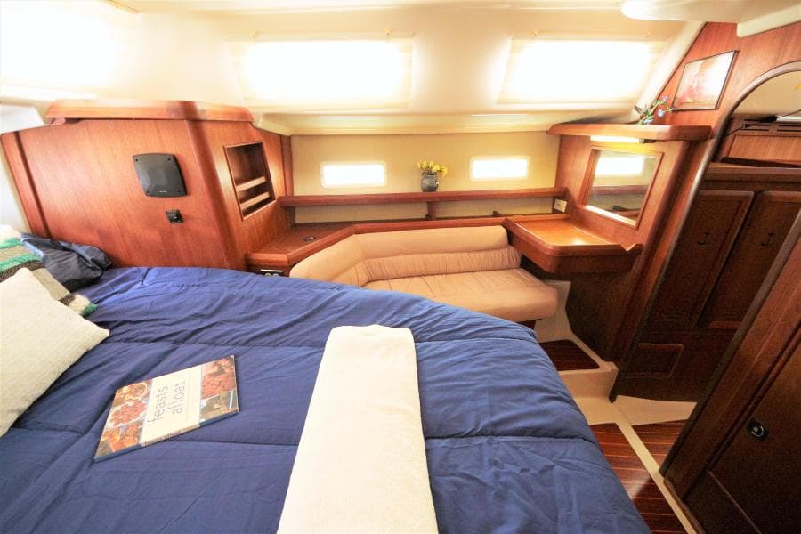 1993 Hunter 42 Passage