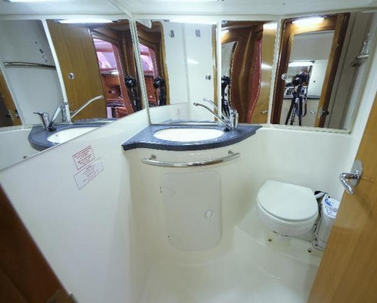 Forward Head Stbd Side