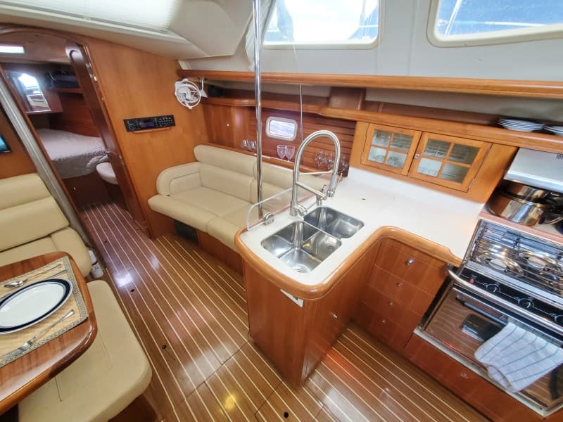 2006 Hunter 45