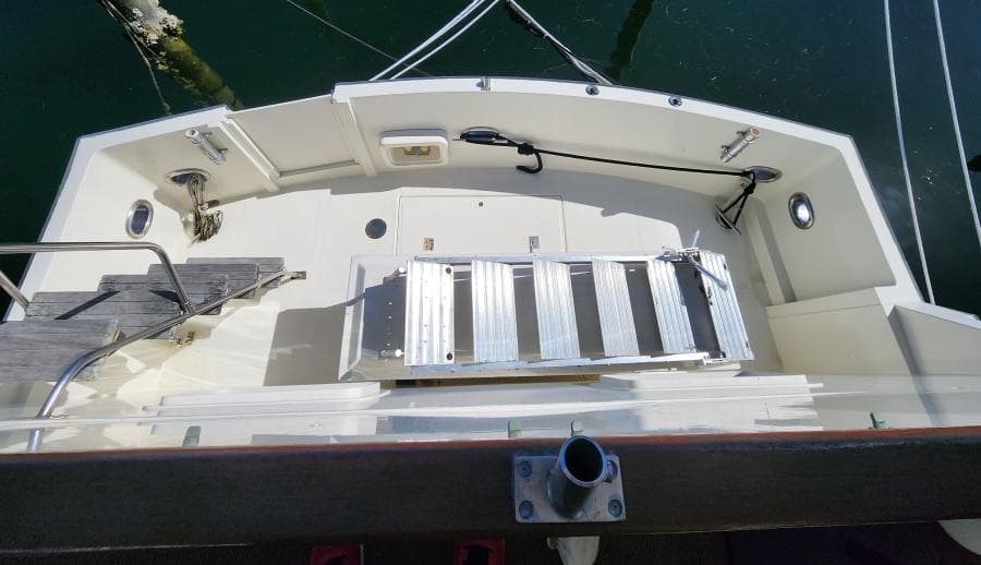 1989 Jefferson Cockpit Motor Yacht