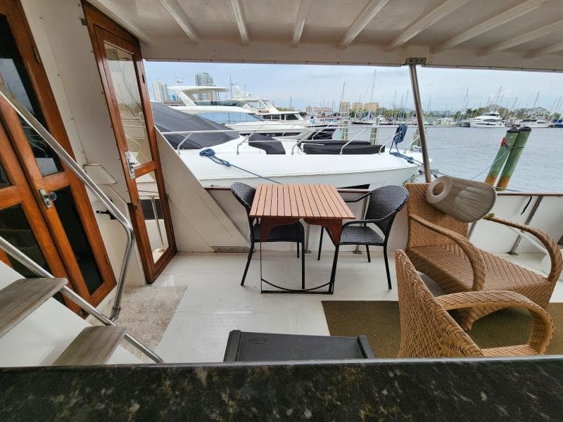 1989 Jefferson Cockpit Motor Yacht