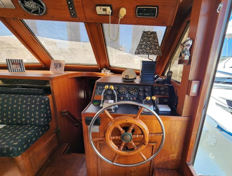1989 Jefferson Cockpit Motor Yacht