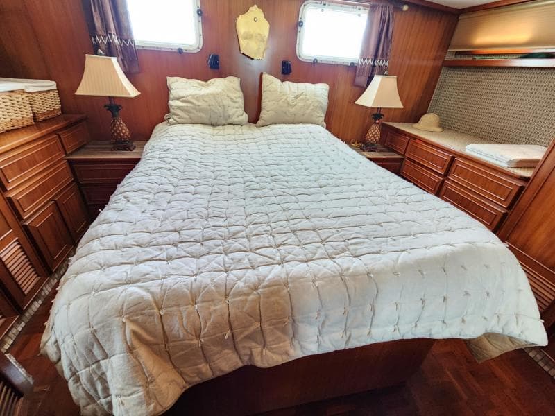 1989 Jefferson Cockpit Motor Yacht