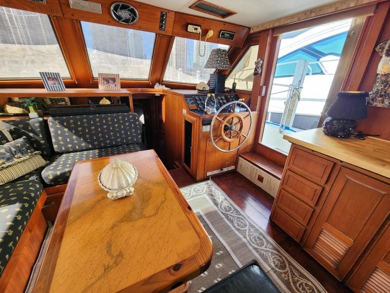 1989 Jefferson Cockpit Motor Yacht