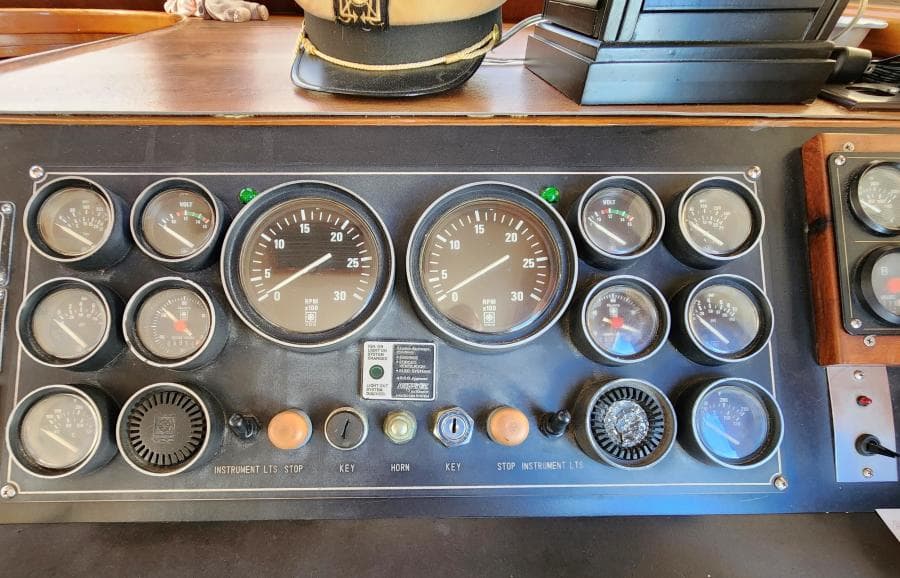 1989 Jefferson Cockpit Motor Yacht