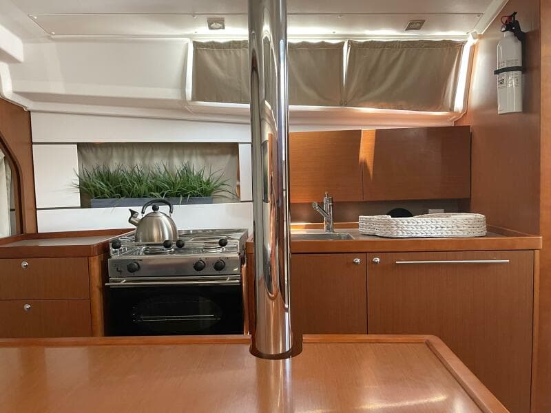 2016 Beneteau Oceanis 35 - Photo 7