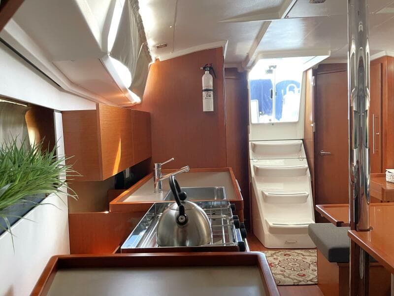 2016 Beneteau Oceanis 35 - Photo 5