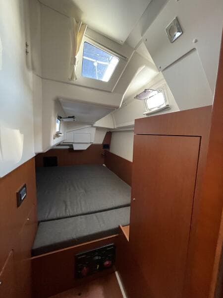 2016 Beneteau Oceanis 35 - Photo 13