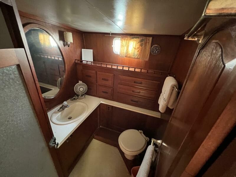 1976 Gulfstar 53 Trawler - Photo 25