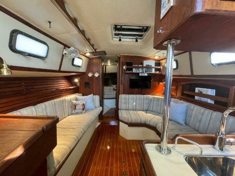 1989 Pacific Seacraft Crealock 37 - Photo 2