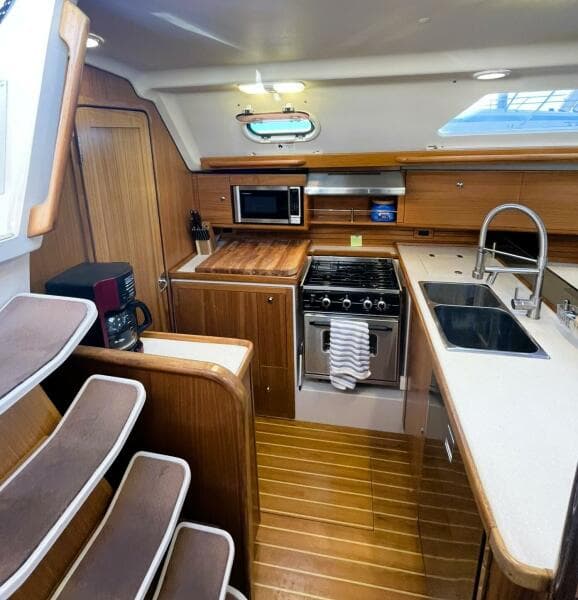 2010 Catalina 445