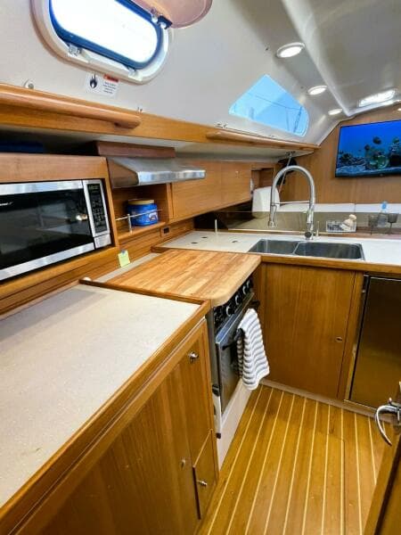 2010 Catalina 445