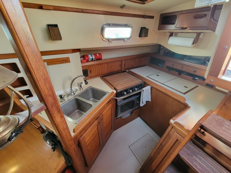 1991 Island Packet 38