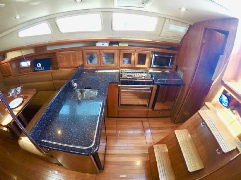 2011 Hunter 39 - Photo 13