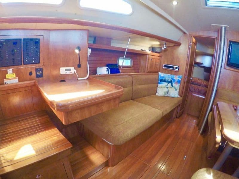 2011 Hunter 39 - Photo 20