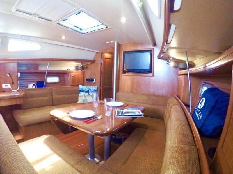 2011 Hunter 39 - Photo 17