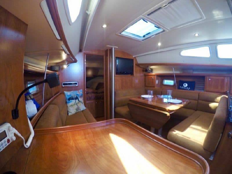2011 Hunter 39 - Photo 21