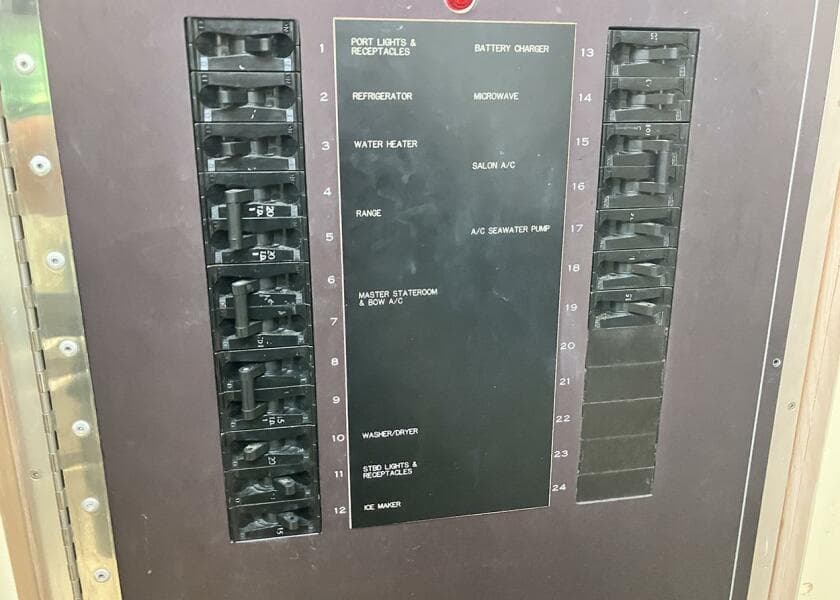 1996 Hatteras Cockpit Motoryacht