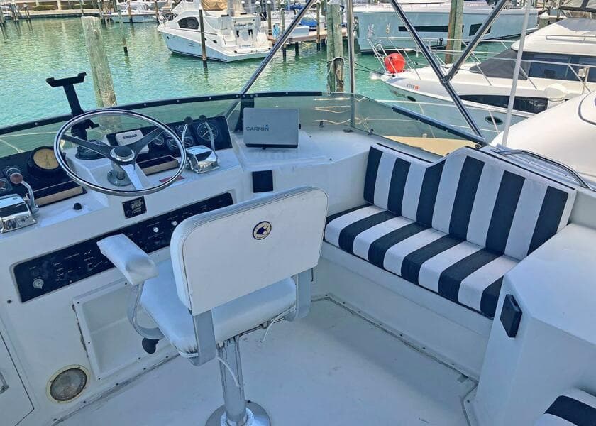 1996 Hatteras Cockpit Motoryacht