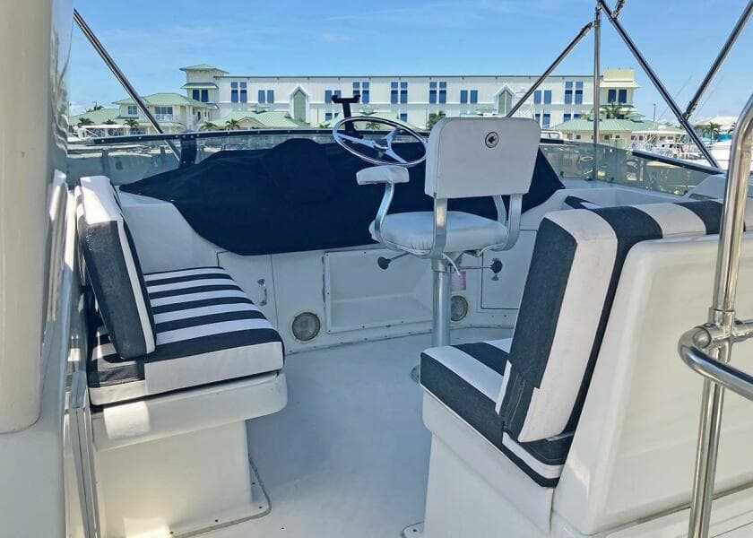 1996 Hatteras Cockpit Motoryacht