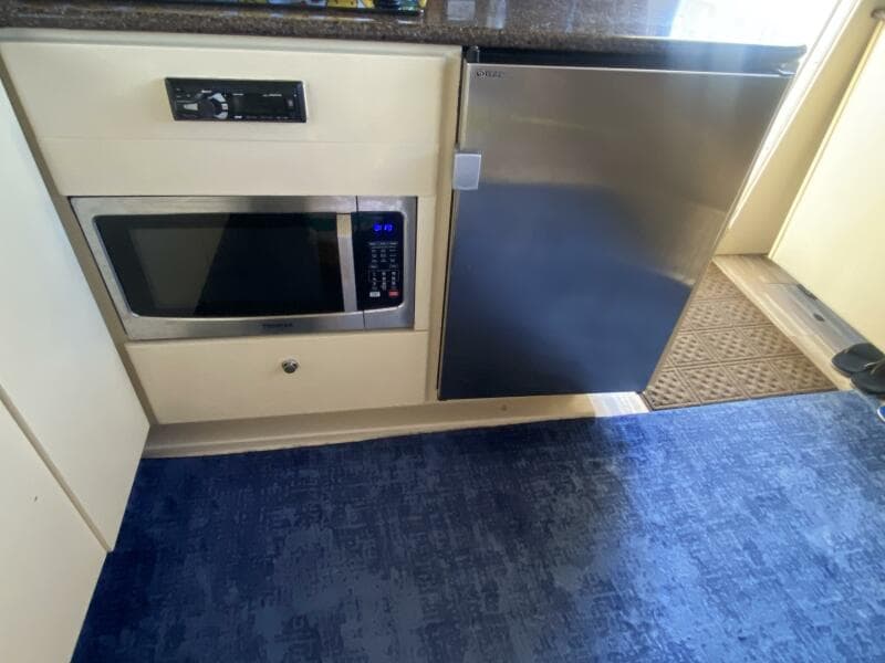 2001 Bayliner 3488 Command Bridge - Photo 8