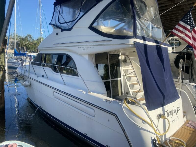 2001 Bayliner 3488 Command Bridge