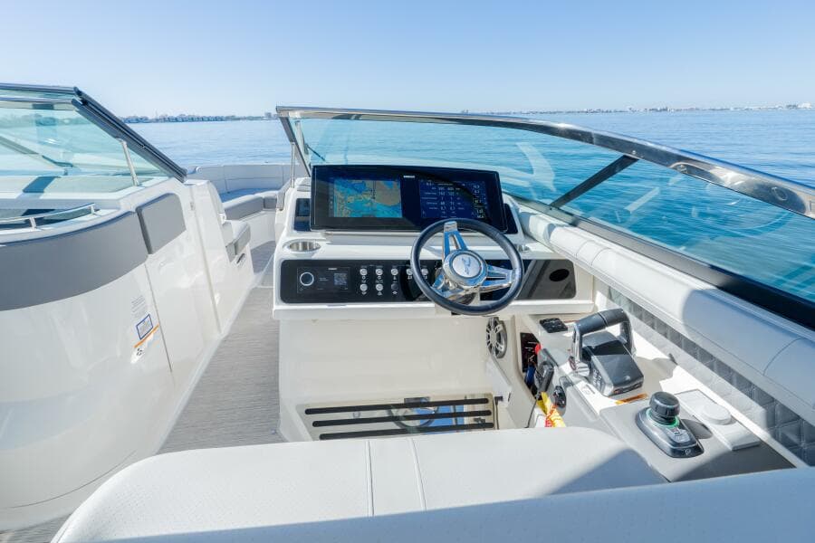 2023 Sea Ray 310 SLX OB