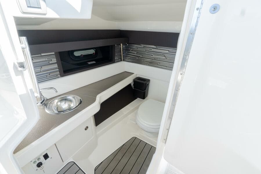 2023 Sea Ray 310 SLX OB