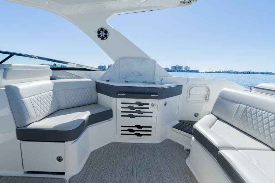 2023 Sea Ray 310 SLX OB