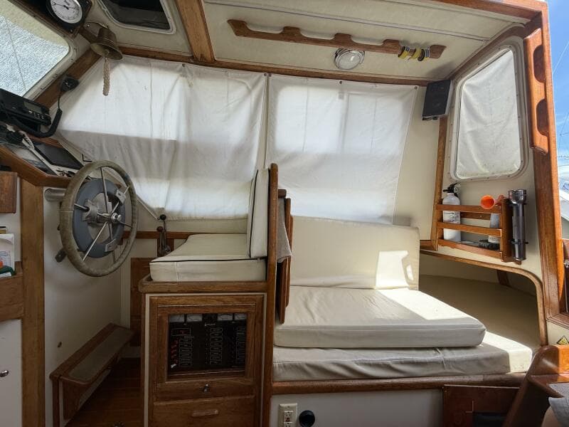 1994 Pacific Seacraft Pilothouse 32