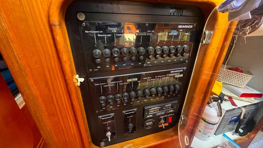 1991 Oyster Lightwave 48