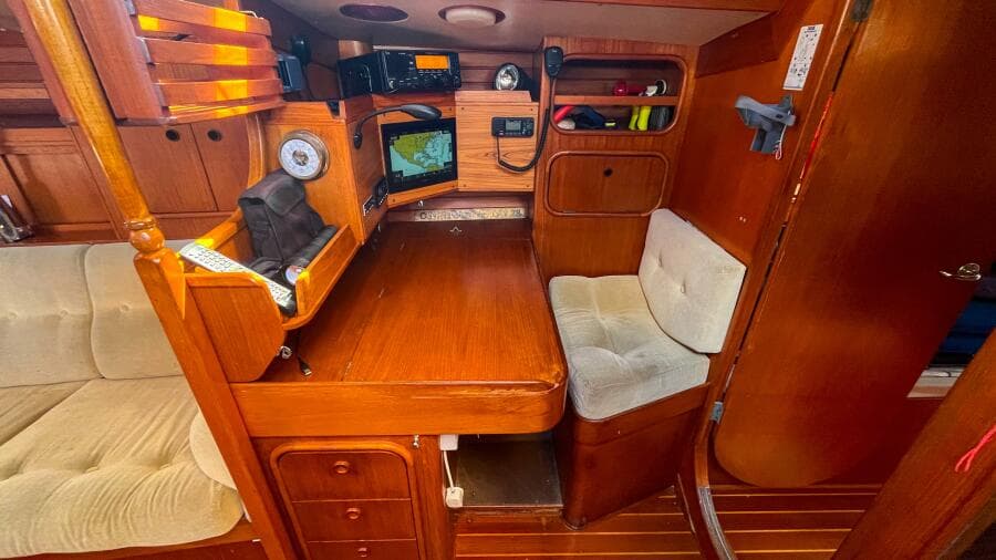 1991 Oyster Lightwave 48