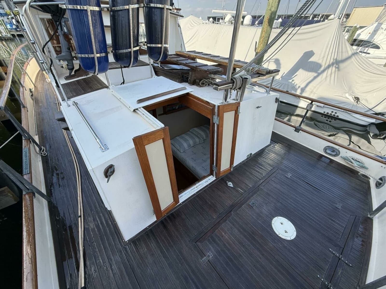 1985 Grand Banks 36 Classic - Photo 18