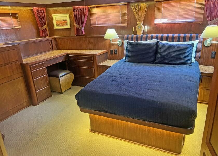 1985 Hatteras Motor Yacht