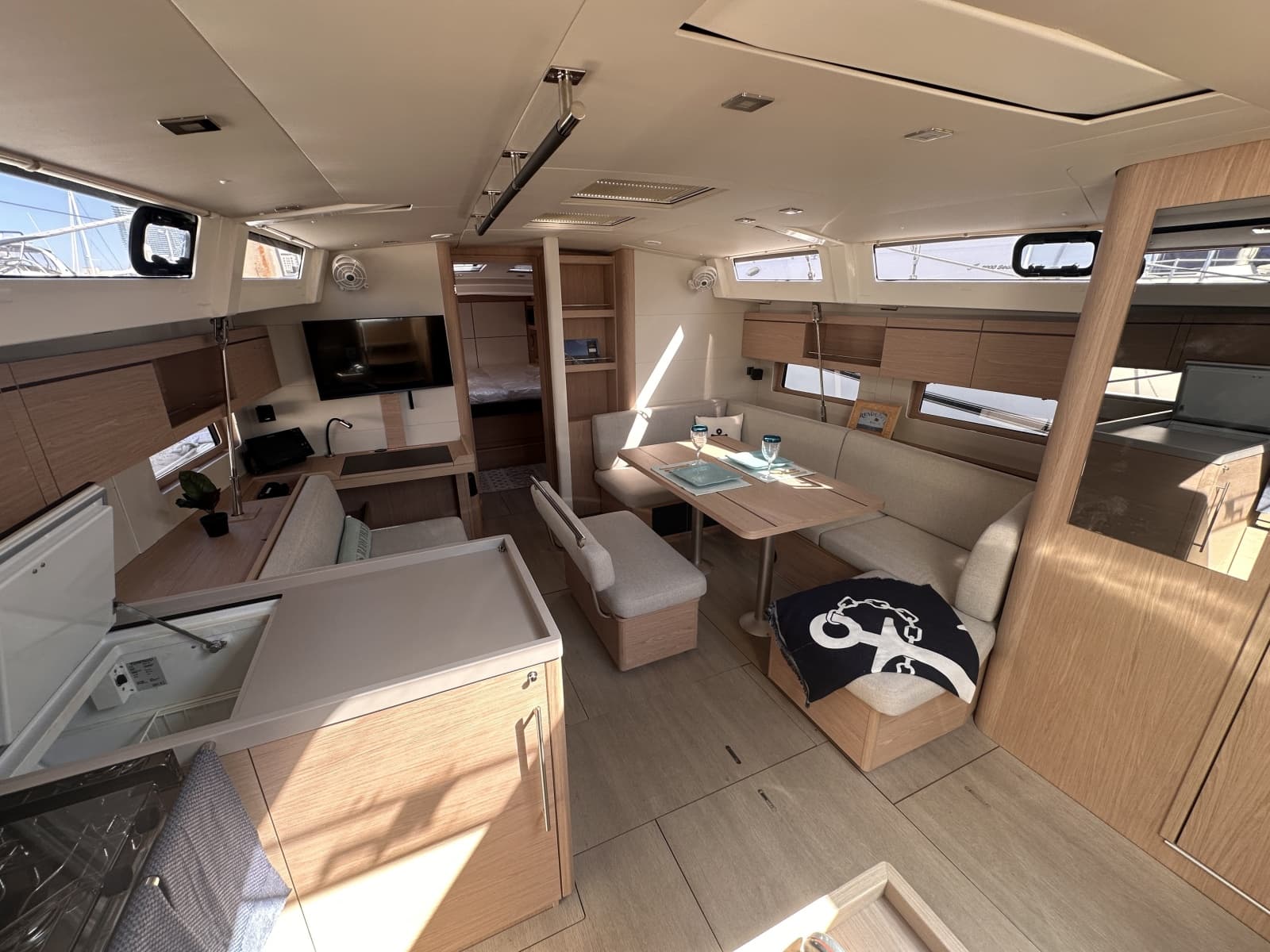 2025 Beneteau 46.9 - Photo 2
