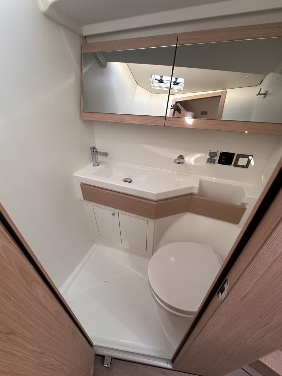 2025 Beneteau 46.9 - Photo 10