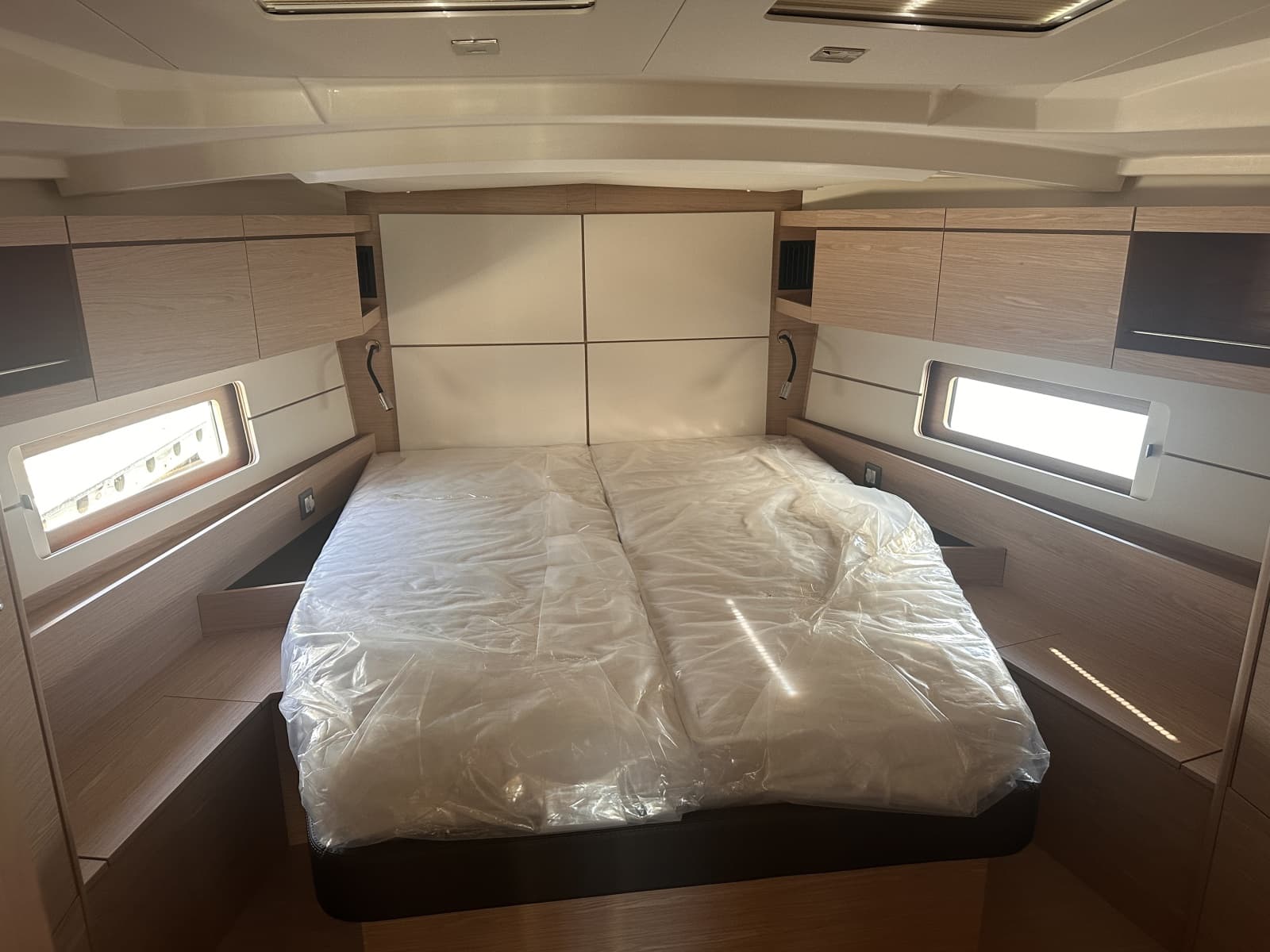2025 Beneteau 46.9 - Photo 9
