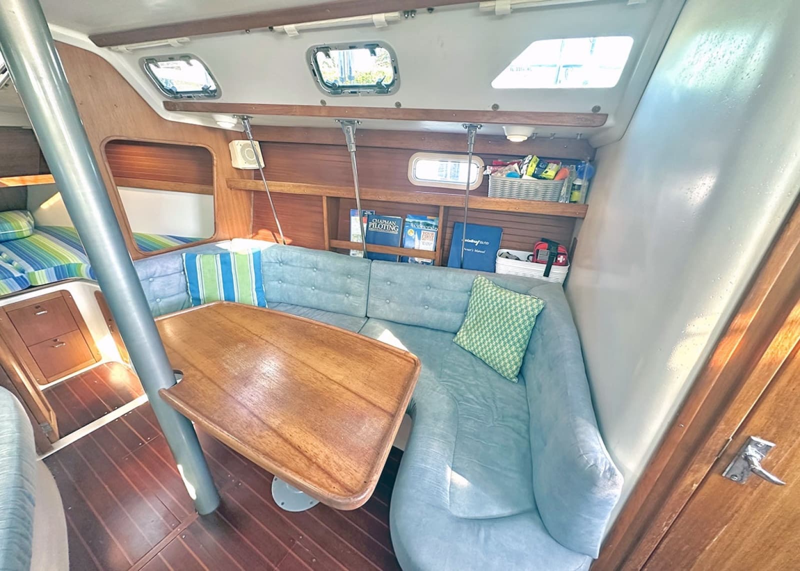 1996 Catalina 320 - Photo 8