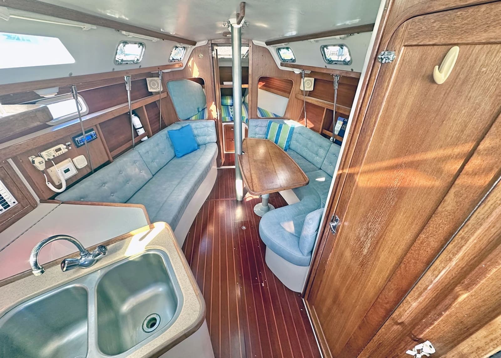 1996 Catalina 320 - Photo 21