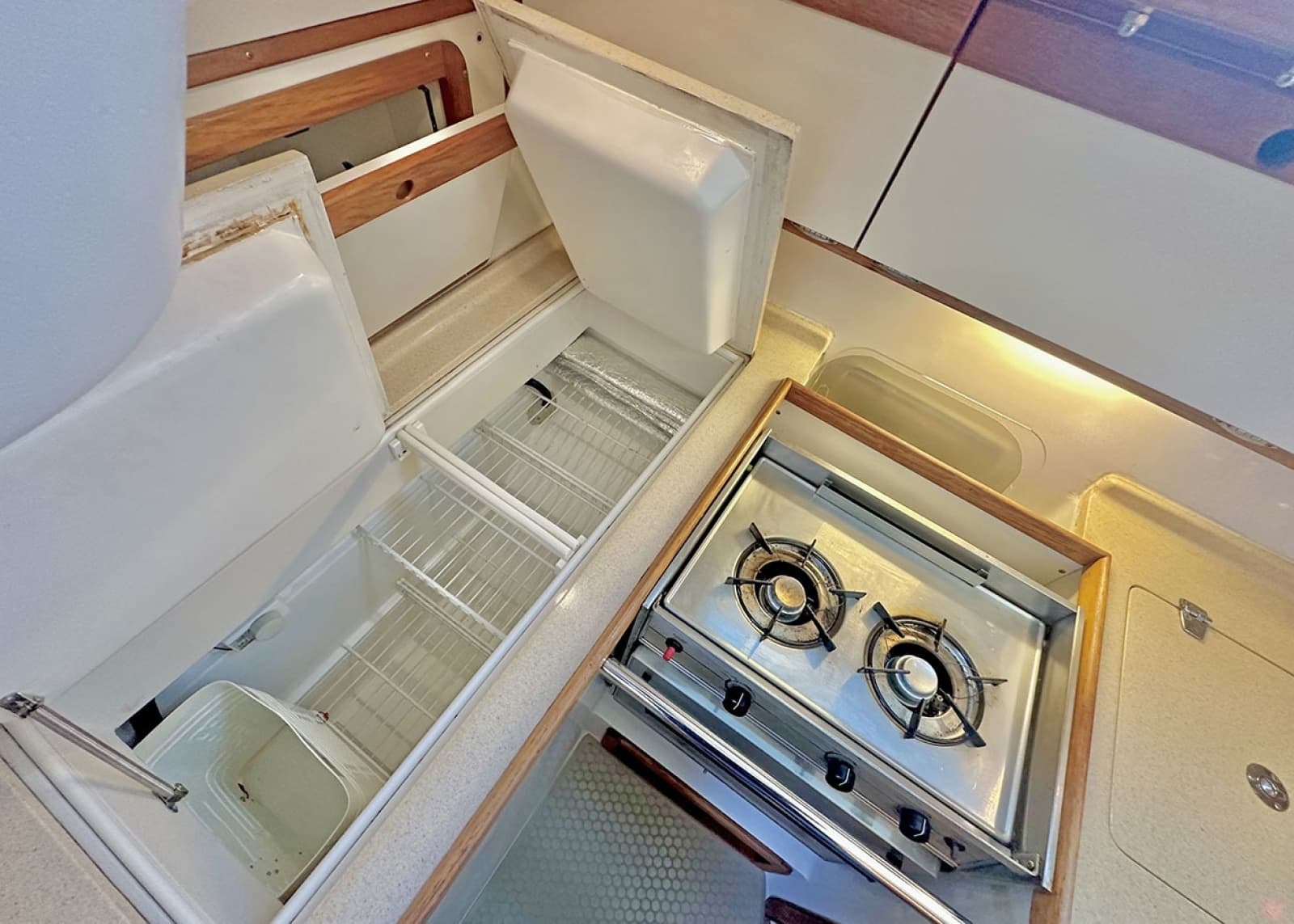 1996 Catalina 320 - Photo 11