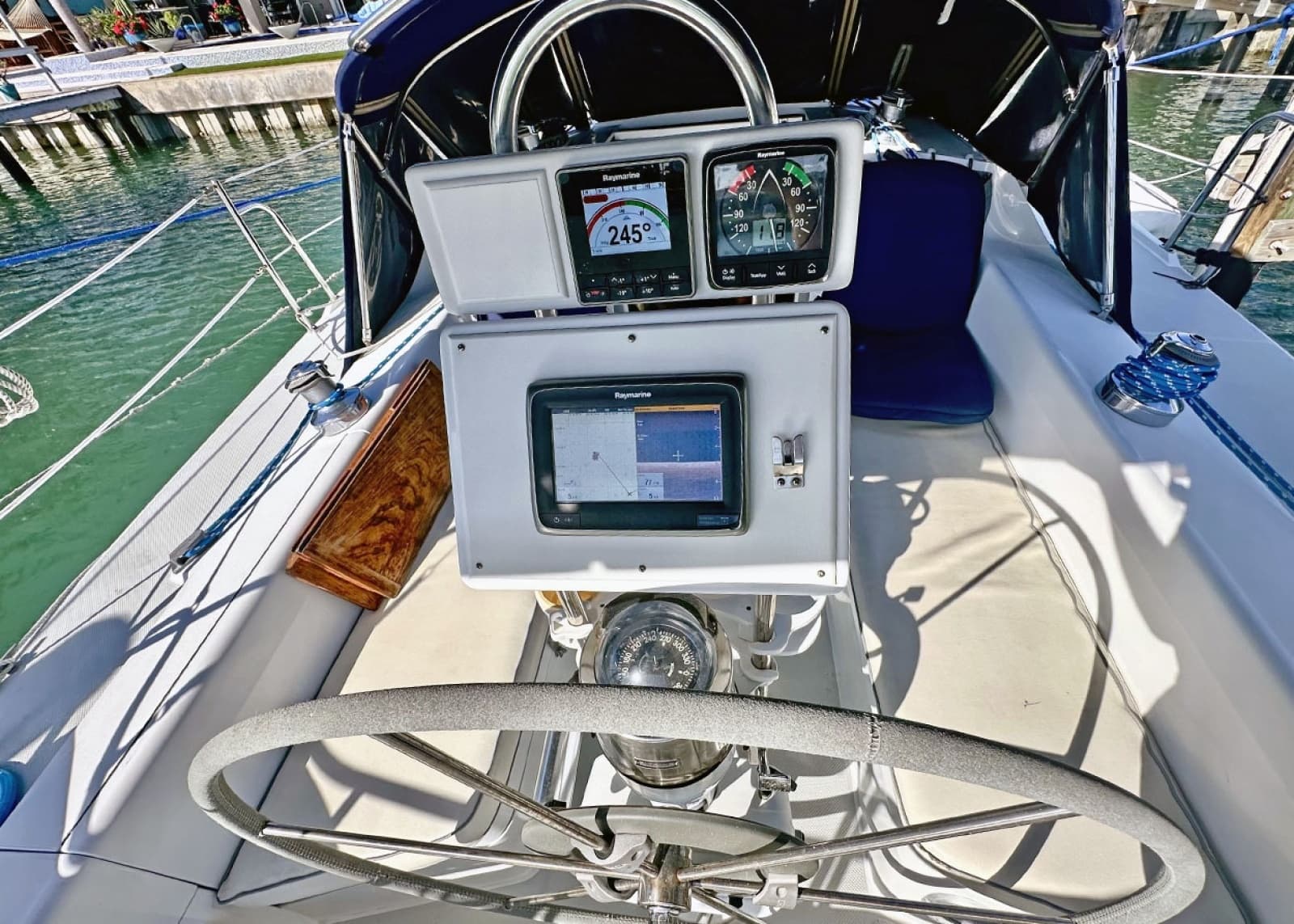 1996 Catalina 320 - Photo 15