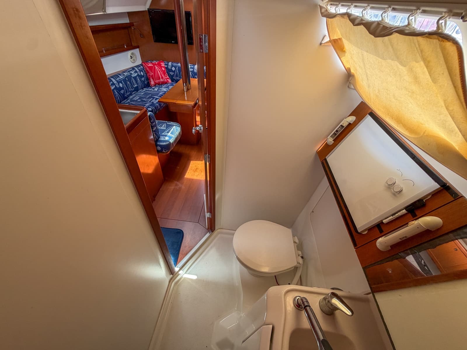 2011 Beneteau Oceanis 34 - Photo 20