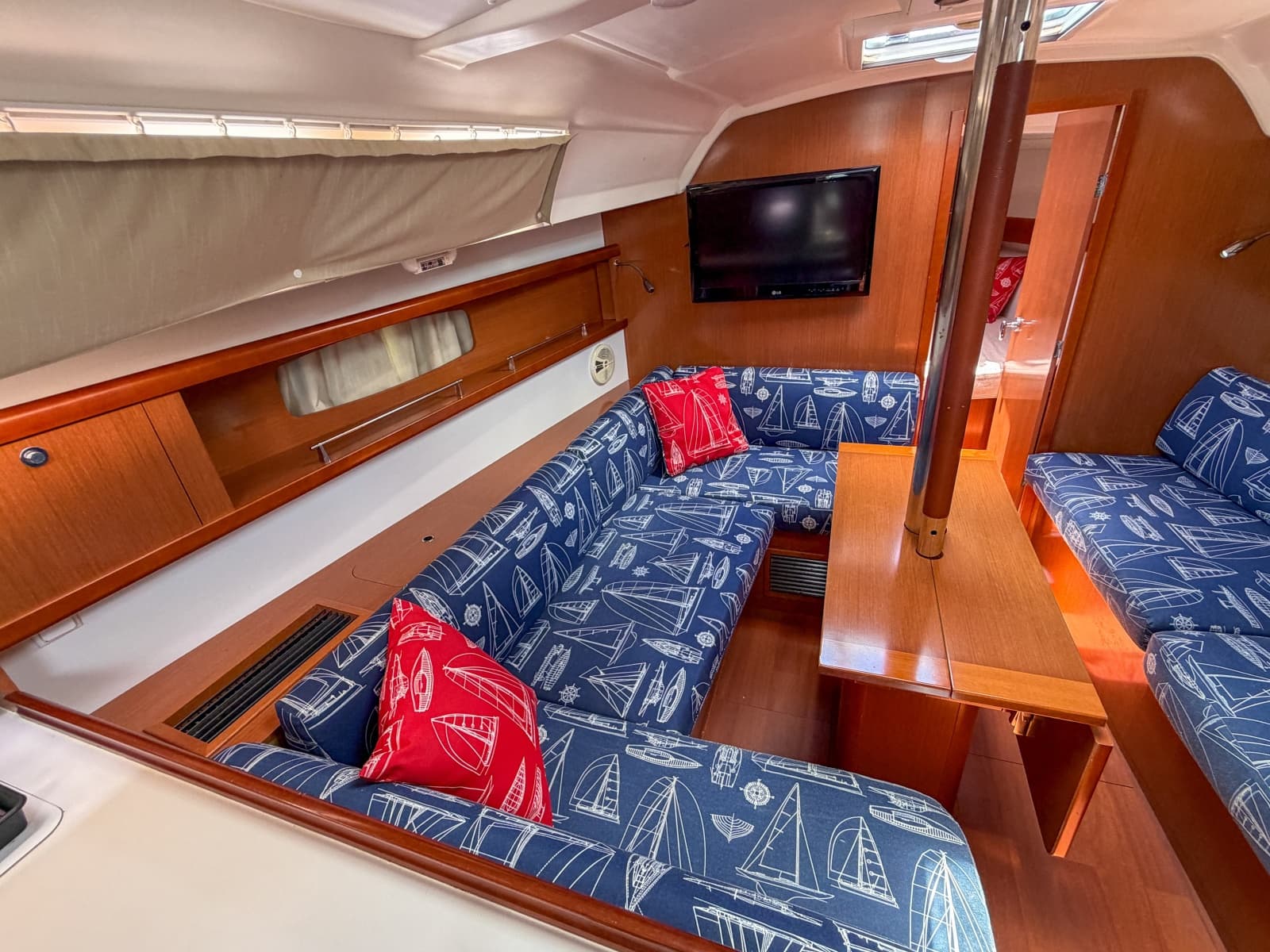 2011 Beneteau Oceanis 34 - Photo 6