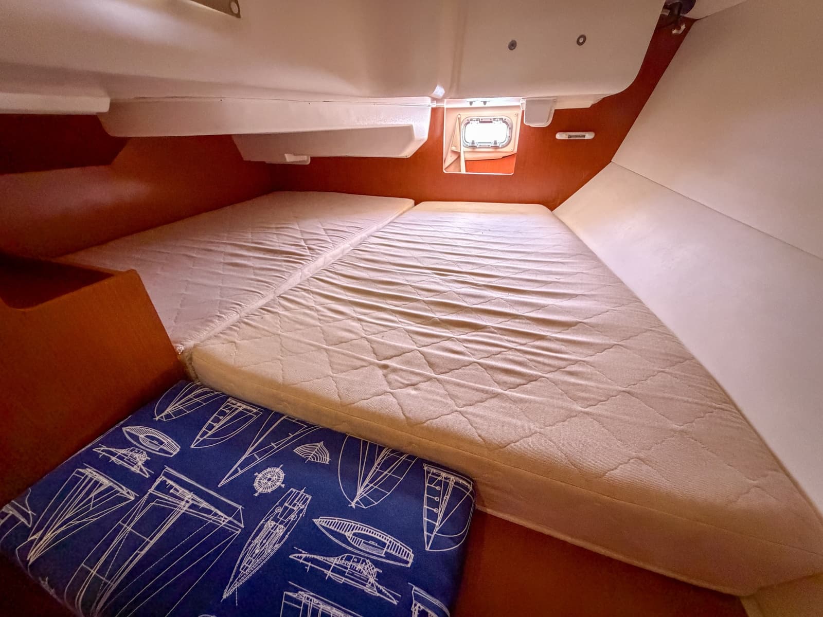 2011 Beneteau Oceanis 34 - Photo 13