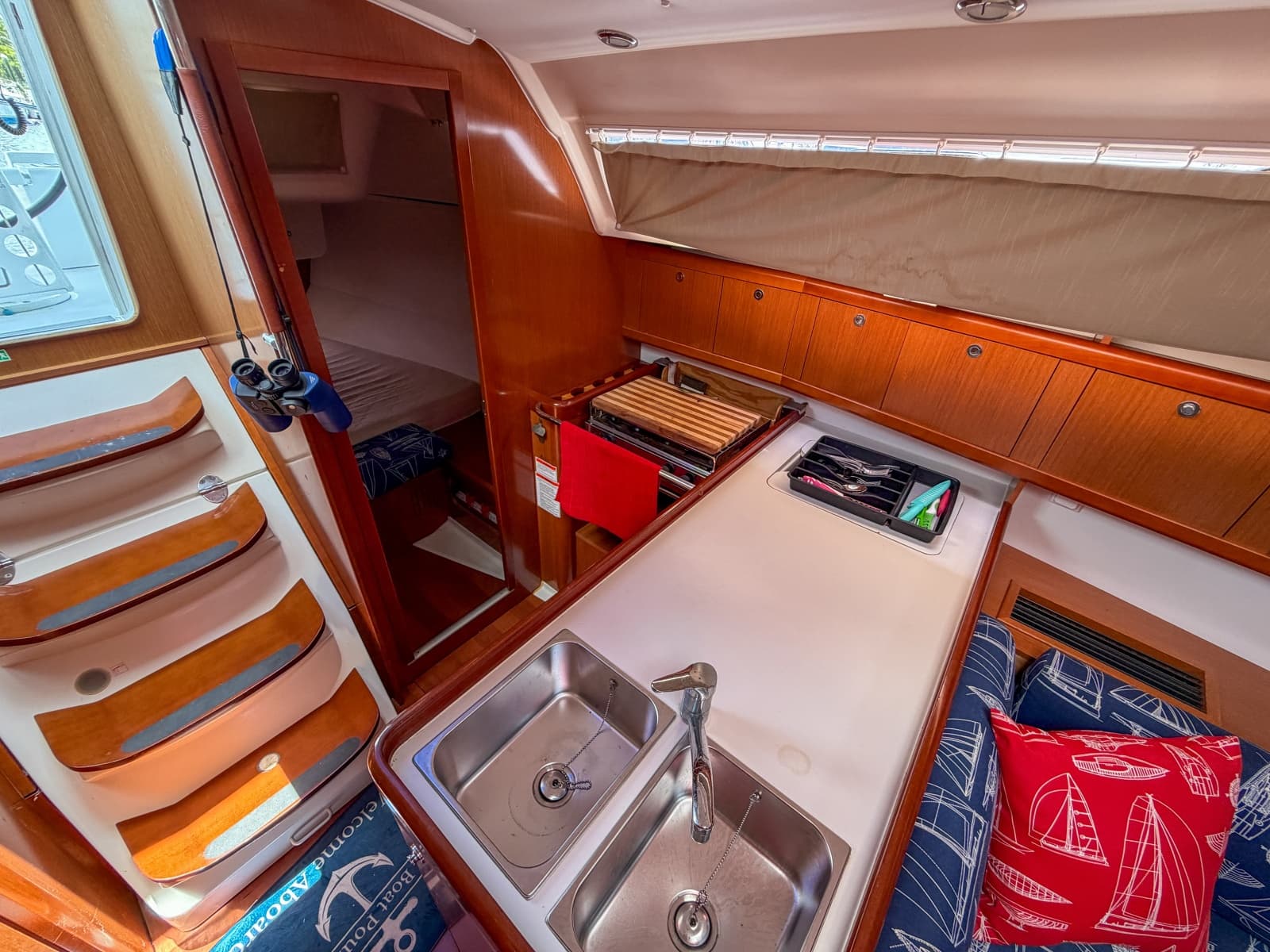 2011 Beneteau Oceanis 34 - Photo 12