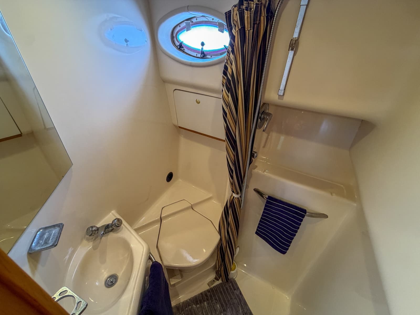 1997 Sea Ray 450 Sundancer - Photo 18
