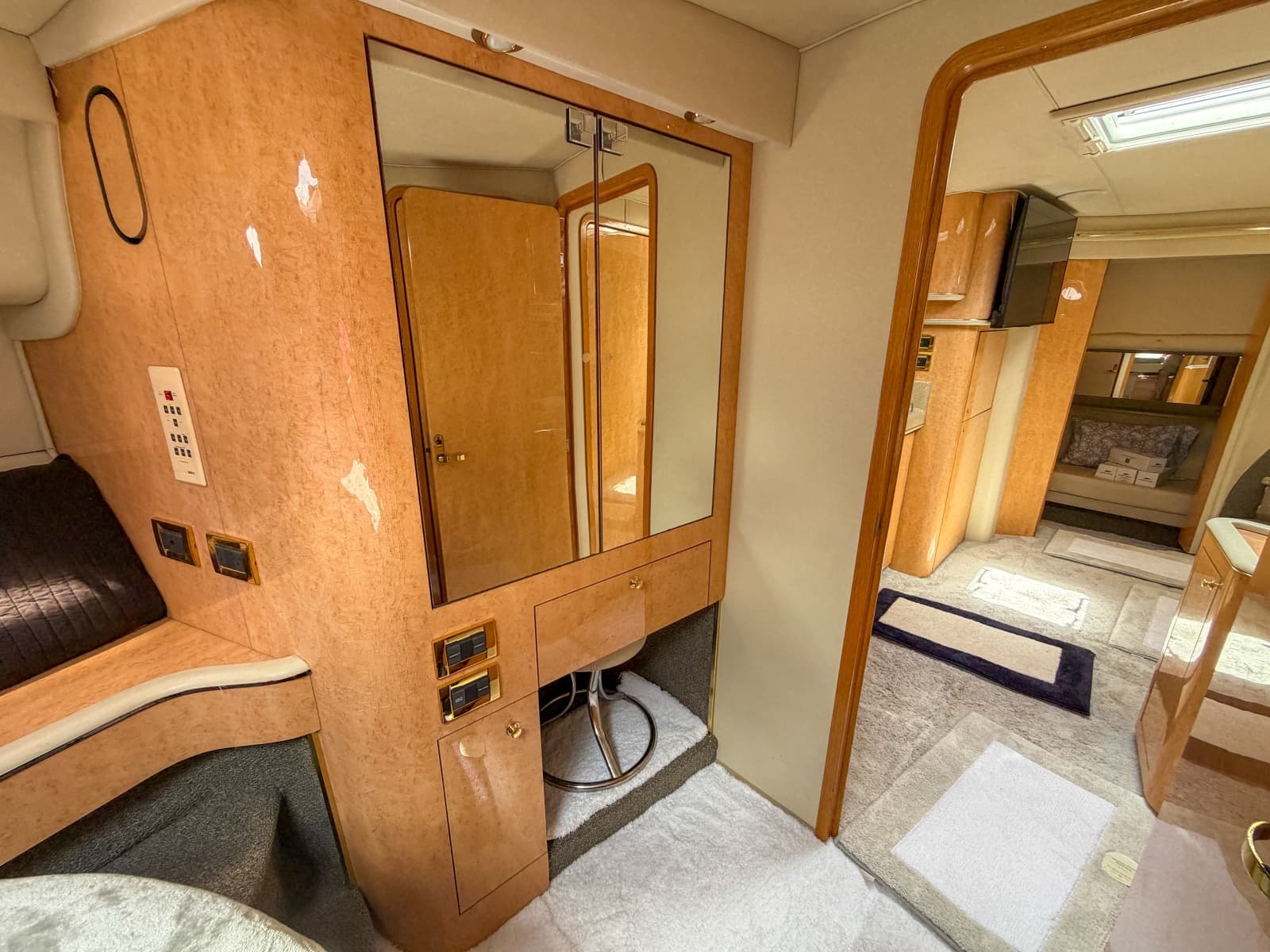 1997 Sea Ray 450 Sundancer - Photo 9